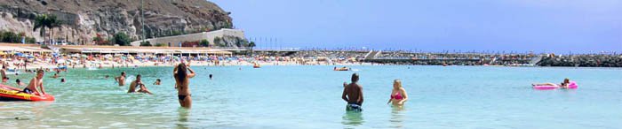 Amadores sett fra stranden i retning mot Puerto Rico. Amadores sett fra stranden i retning mot Puerto Rico.